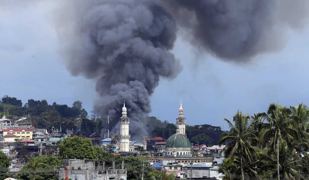 Smoke billows from Marawi town centre. Photo: Xinhua