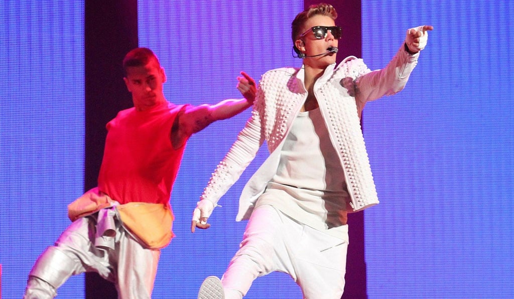 Canadian pop singer Justin Bieber (R) performs during his world tour concert in Beijing, China September 29, 2013. Bieber has cancelled his ‘Purpose’ world tour., his publicist said on Monday, July 24, 2017. Photo: Reuters