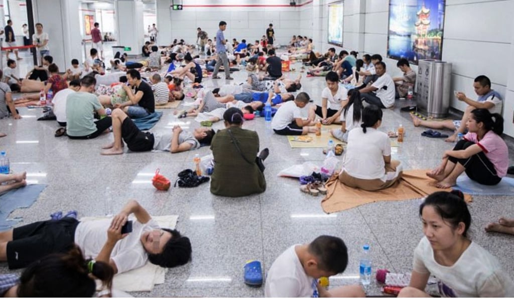 Crowds of people chill out at a subway station in Hangzhou. Photo: Handout Crowds of people chill out at a subway station in Hangzhou. Photo: Handout