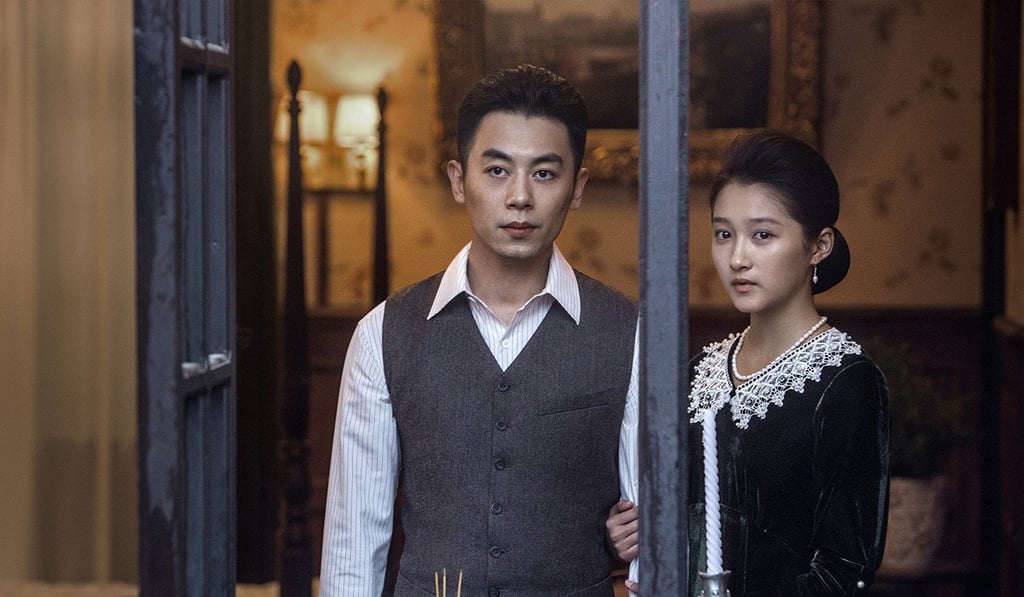 Zhu Yawen (left) plays Zhou Enlai in The Founding of An Army. Zhu Yawen (left) plays Zhou Enlai in The Founding of An Army.