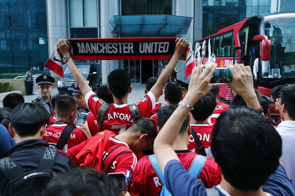 Manchester United fans in China wait for the team at their hotel in Beijing in July 2016. Photo: Reuters