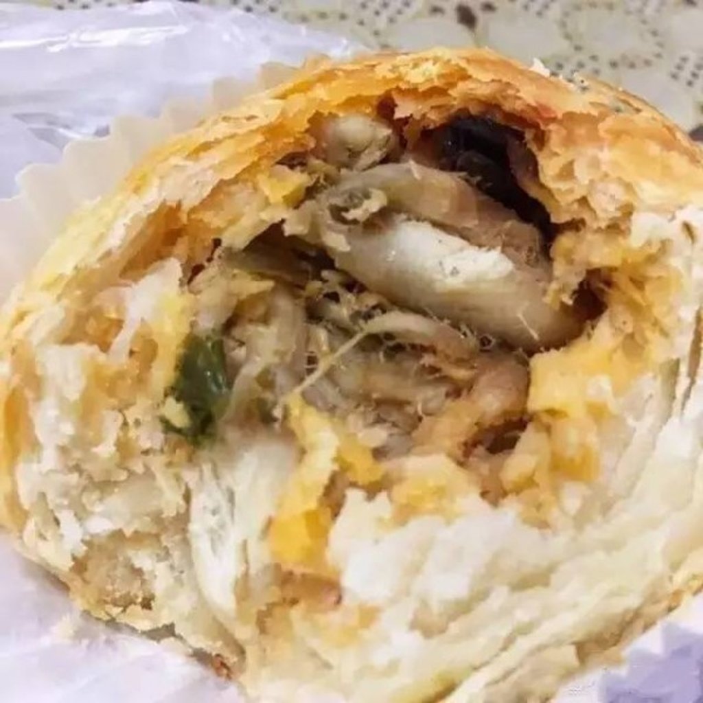 The leg meat of bullfrogs is paired with pickles in chilli oil for one of the new mooncakes. Photo: Handout