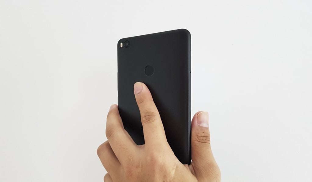 Xiaomi Mi Max 2 fingerprint reader. The reader is too high up on the massive phone, making it hard to reach. Photo: Ben Sin