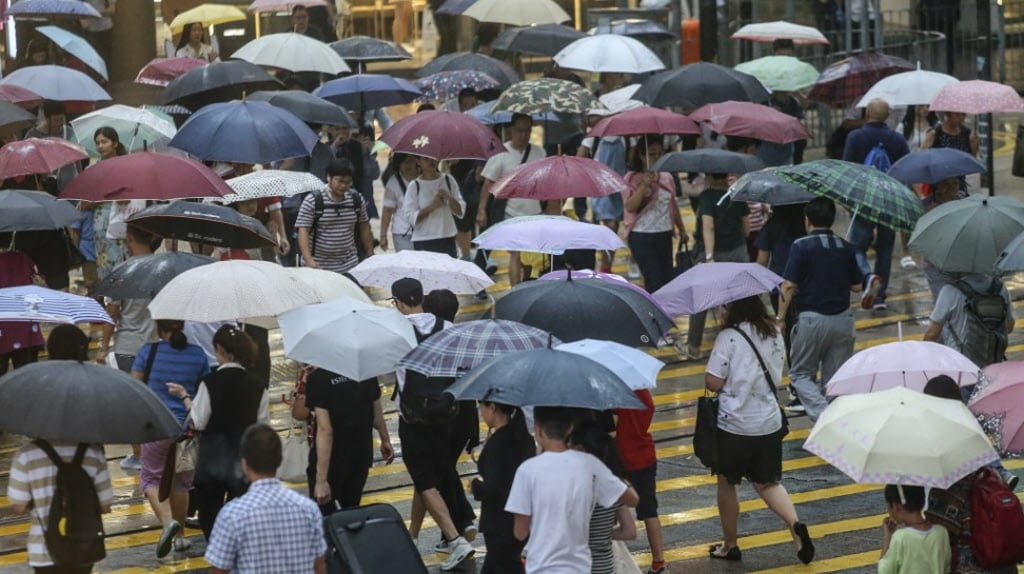Raining in Causeway Bay. Photo: Sam Tsang