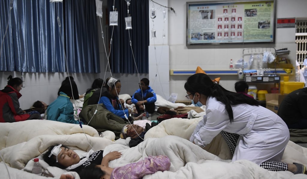 Injured people receive medical treatment at the People's Hospital in quake-hit Jiuzhaigou County, southwest China's Sichuan Province. Photo: Xinhua Injured people receive medical treatment at the People's Hospital in quake-hit Jiuzhaigou County, southwest China's Sichuan Province. Photo: Xinhua