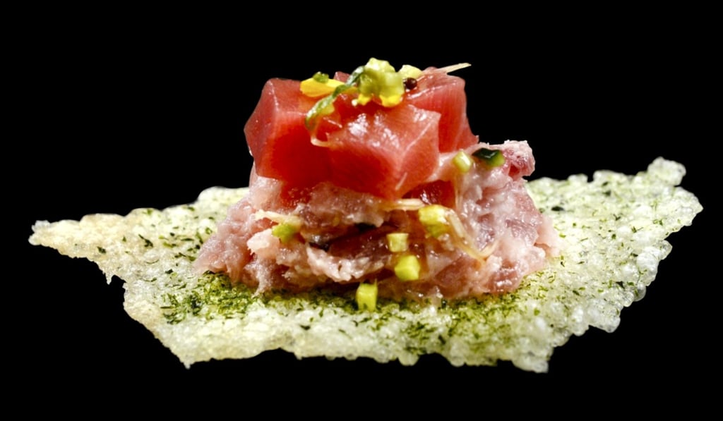Tuna tartare with rice cracker.