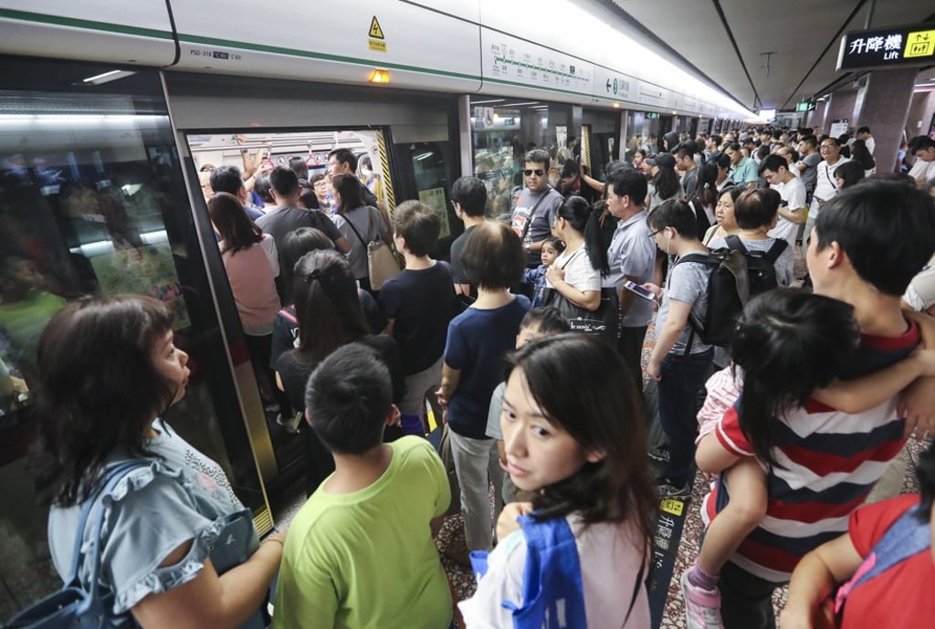 A signalling fault causes delays on the Kwun Tong Line. Photo: Edward Wong
