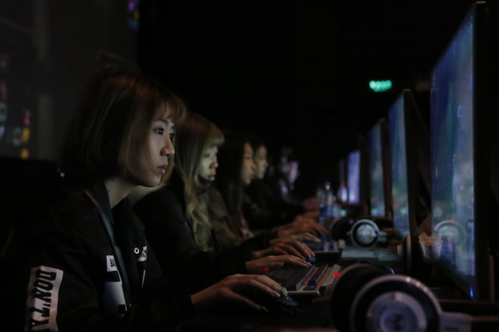 E-sports athletes training session in Hefei. Photo: China Foto Press
