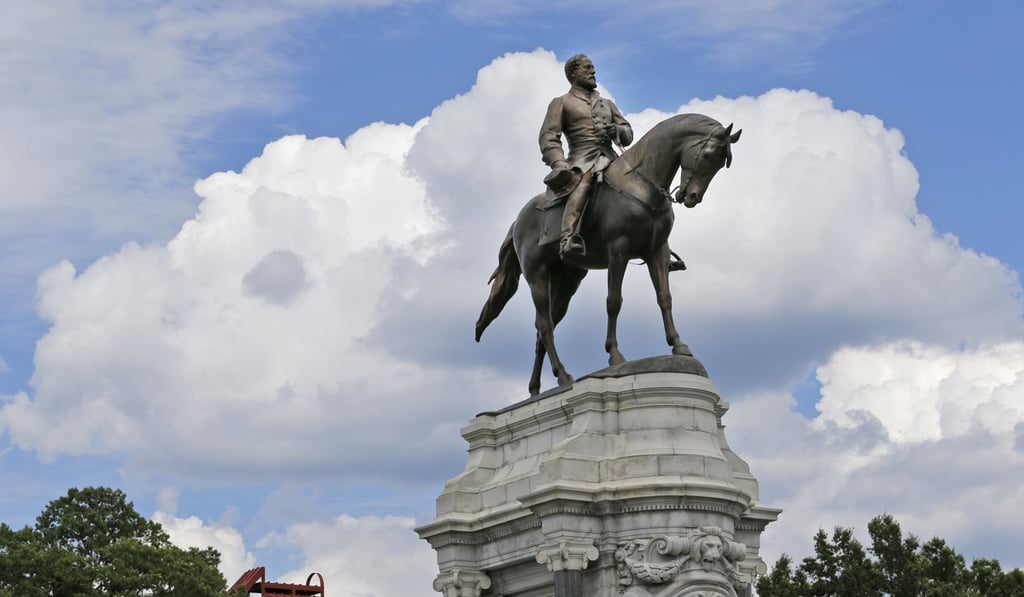 The statue of Confederate General Robert E. Lee that stands in the middle of a traffic circle on Monument Avenue in Richmond, Virginia. Photo: AP