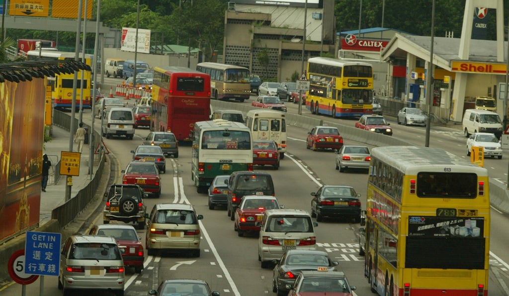 Traffic on Gloucester Road in Hong Kong, approaching the Causeway Bay flyover during the evening rush hour. Photo: Ricky Chung