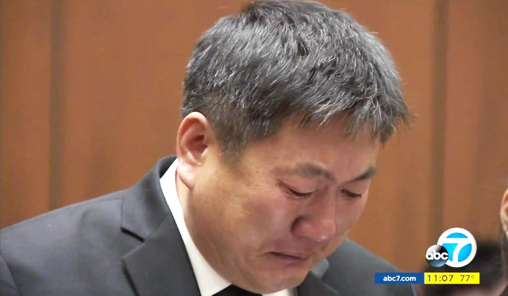 This frame from video provided by KABC-TV, shows Ji Songbo, father of slain student Ji Xinran, sobbing as he talks about the loss of his son in a victim impact statement at the sentencing of Andrew Garcia. Photo: AP