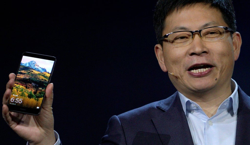 Richard Yu demonstrates the Huawei Mate 9 smartphone. Photo: Reuters