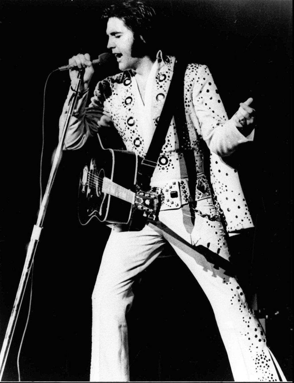 Elvis' rhinestone jumpsuit tops US$1.5 million memorabilia auction | South  China Morning Post, image size:1024x1331