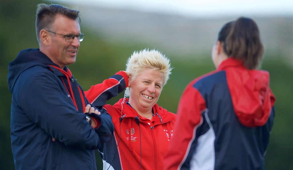 Hong Kong coach Jo Hull (centre) is expecting a physical final week of the World Cup.