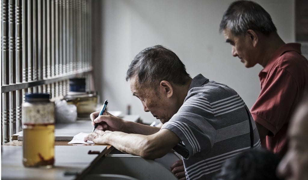 Mainland investors at a securities brokerage in Shanghai. Photo: Bloomberg