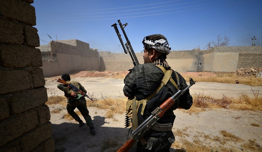 Shiite Popular Mobilization Forces (PMF) members clash with Islamic State militants at the Al Jazeera neighbourhood of Tal Afar, Iraq, on August 23, 2017. Photo: Reuters