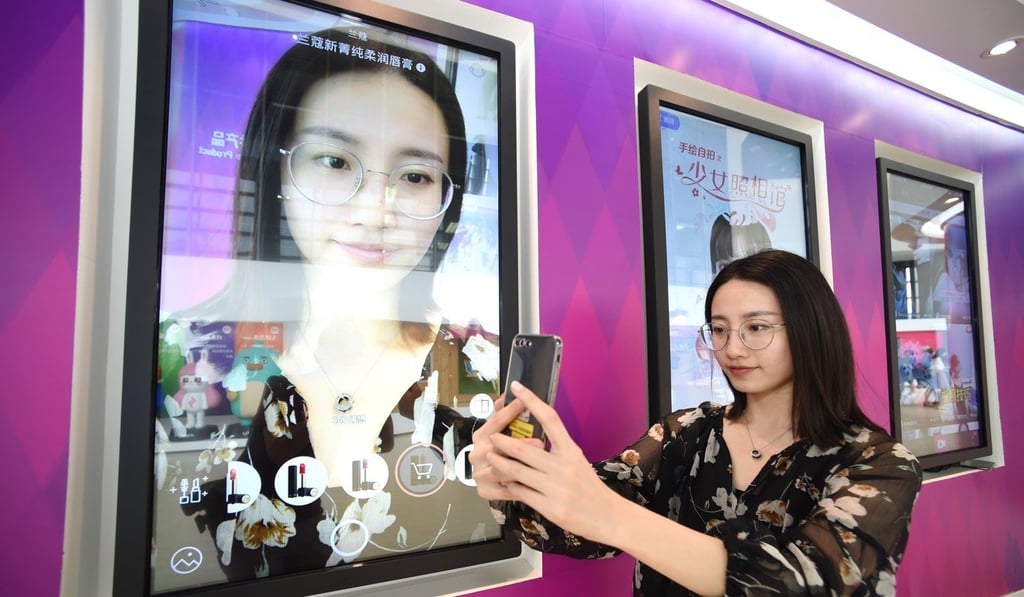A staff member of Meitu shows the company's software product at Xiamen Software Park in Xiamen, southeast China's Fujian Province. Photo: Xinhua A staff member of Meitu shows the company's software product at Xiamen Software Park in Xiamen, southeast China's Fujian Province. Photo: Xinhua