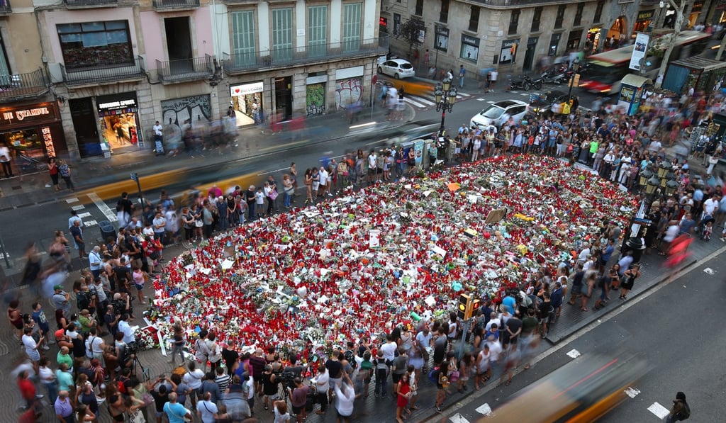 People gather at an impromptu memorial on Las Ramblas boulevard in Barcelona, Spain, scene of last week’s terrorist attack. Photo: Reuters