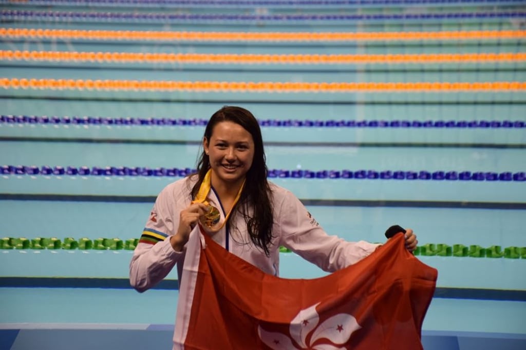 Siobhan Haughey shows off her gold medal after the 100-metre freestyle at the World University Games.