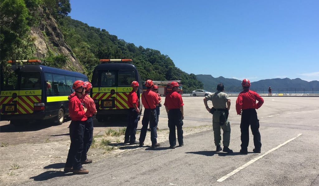Rescue workers prepare to search for the missing man. Photo: Denise Tsang