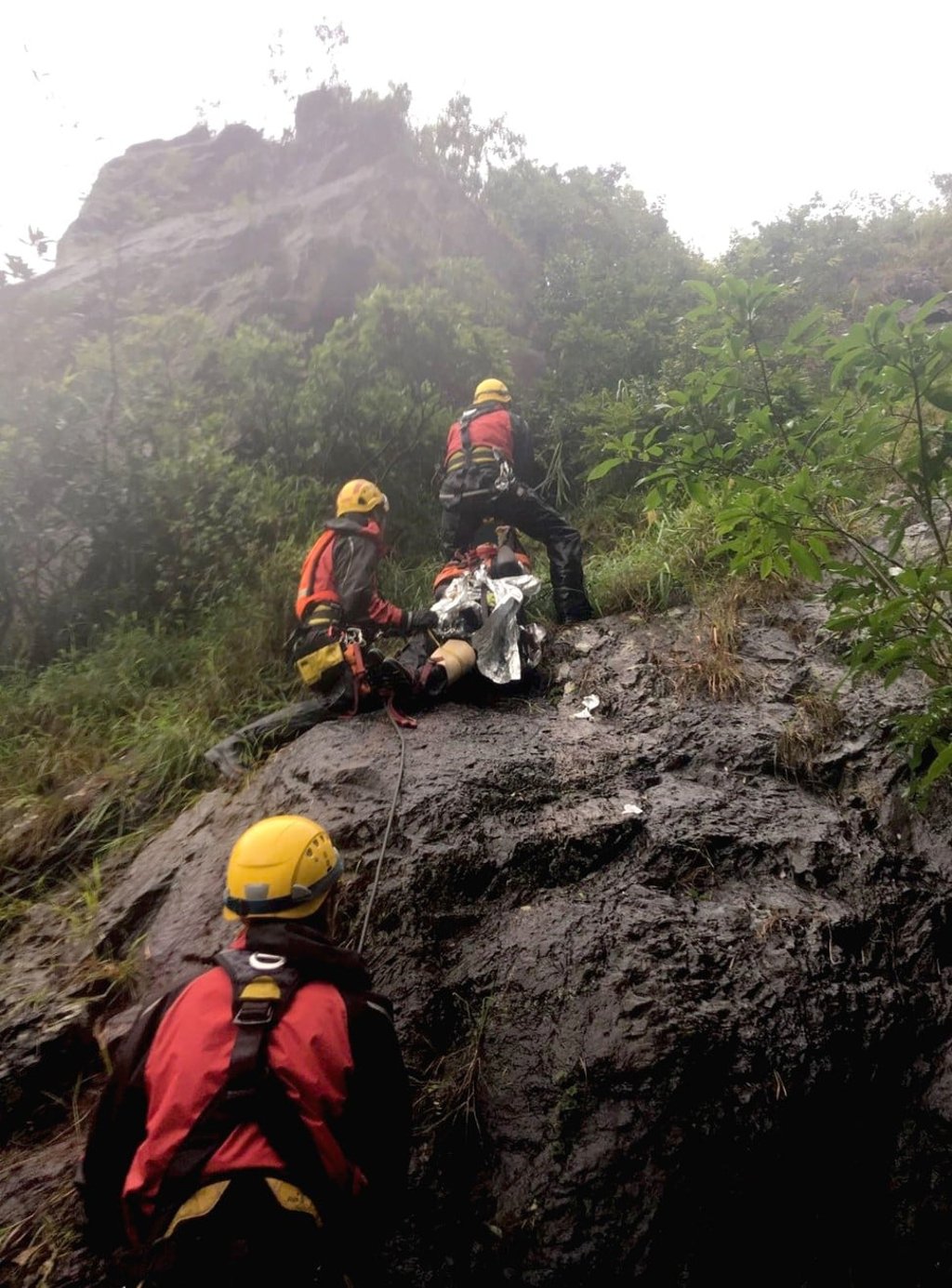 Rescue workers carry the injured woman up Kowloon Peak on Sunday morning. Photo: Handout