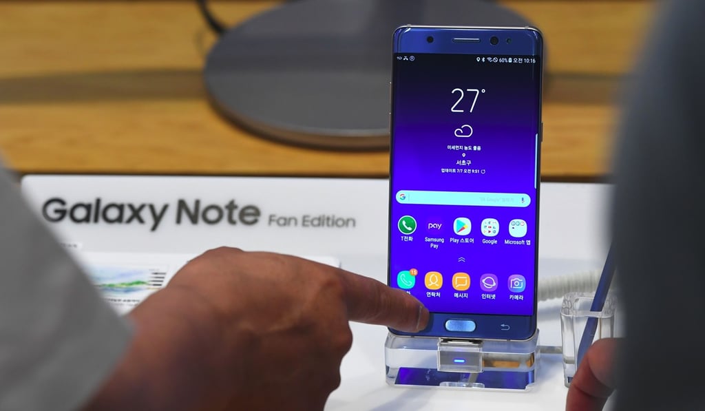 A man tries out a Samsung Galaxy Note Fan Edition at the company's showroom in Seoul last month. The company enjoyed bumper US$12.4 billion profits in the second quarter of this year. Photo: AFP