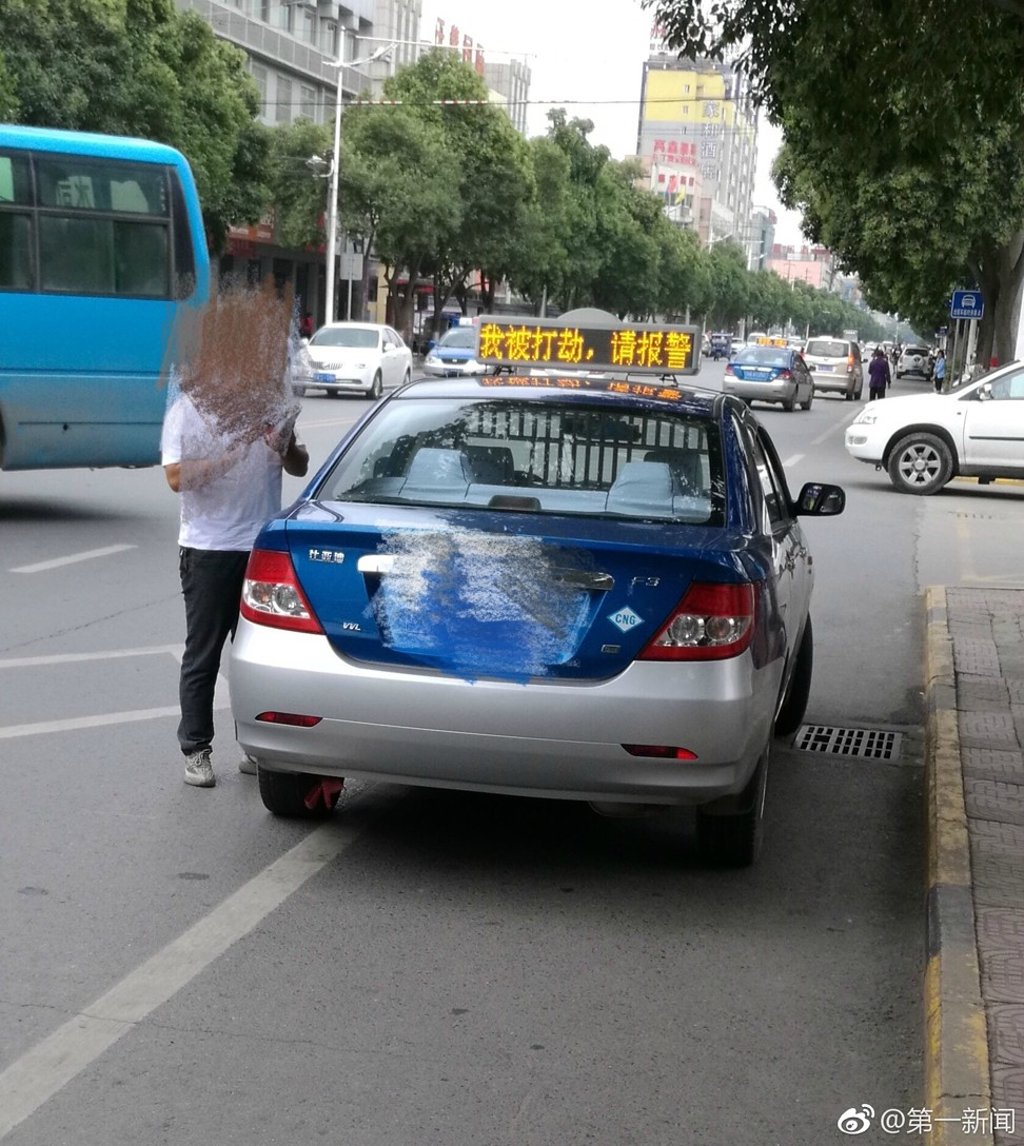 Driver Chen stands beside his cab in Xian. He said he was puzzled when people ran to his aid. Photo: Handout