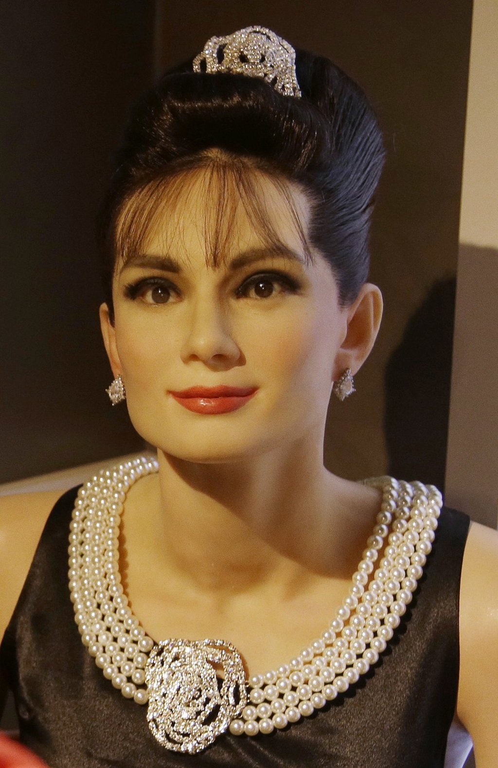 A wax figure supposed to resemble Audrey Hepburn in a scene from Breakfast at Tiffany’s is displayed at the Dreamland Wax Museum in Boston on Monday. Photo: AP A wax figure supposed to resemble Audrey Hepburn in a scene from Breakfast at Tiffany’s is displayed at the Dreamland Wax Museum in Boston on Monday. Photo: AP