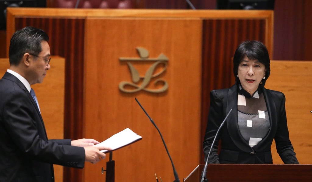 Lawmaker Ann Chiang Lai-wan (right) drew criticism for her Putonghua pronunciation during her oath last year. Photo: Sam Tsang