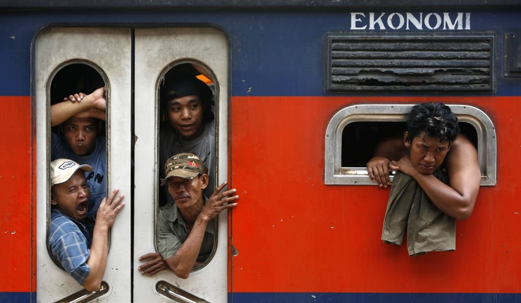 Avoid ekonomi class for longer trips, and around holidays such as Eid ul-Fitr, when trains can become very crowded. Photo: Reuters