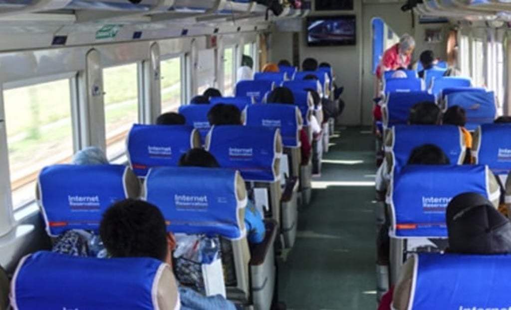 Eksekutif-class seats on the Argo Bromo Anggrek. Picture: seat61.com