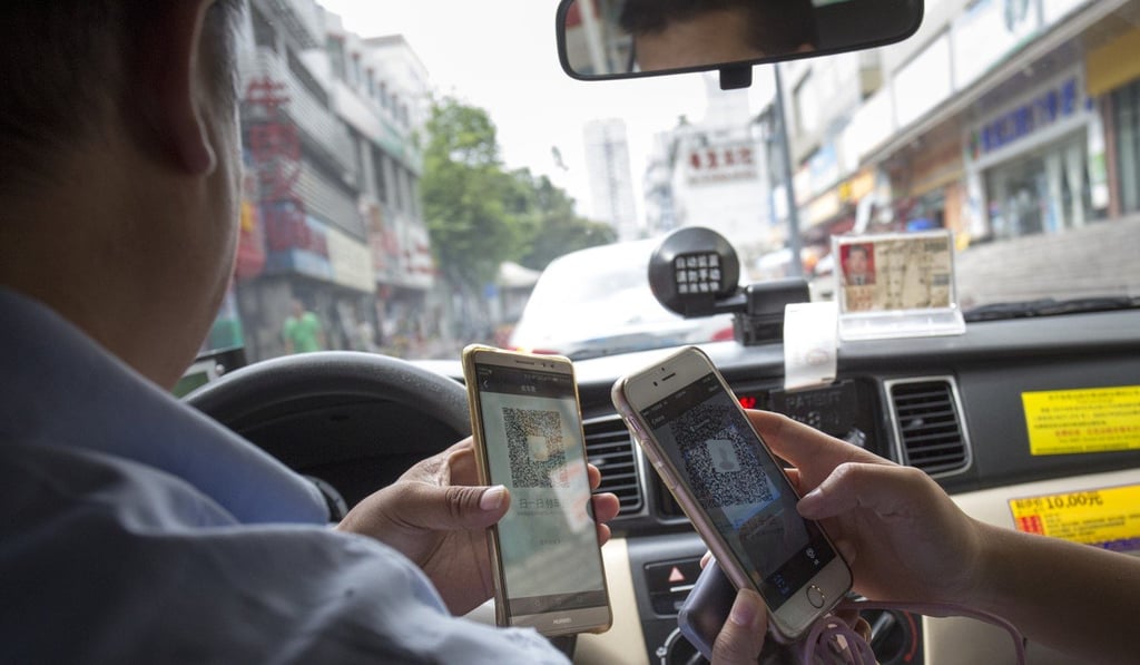 SCMP reporter Rachel Cheung pays for her taxi ride. Photo: May Tse SCMP reporter Rachel Cheung pays for her taxi ride. Photo: May Tse