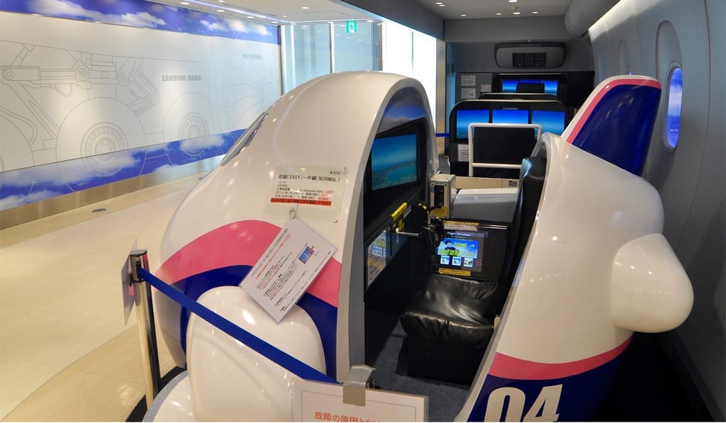 At Haneda airport jump into a flight simulator for ¥200. Photo: Daniel Hurst
