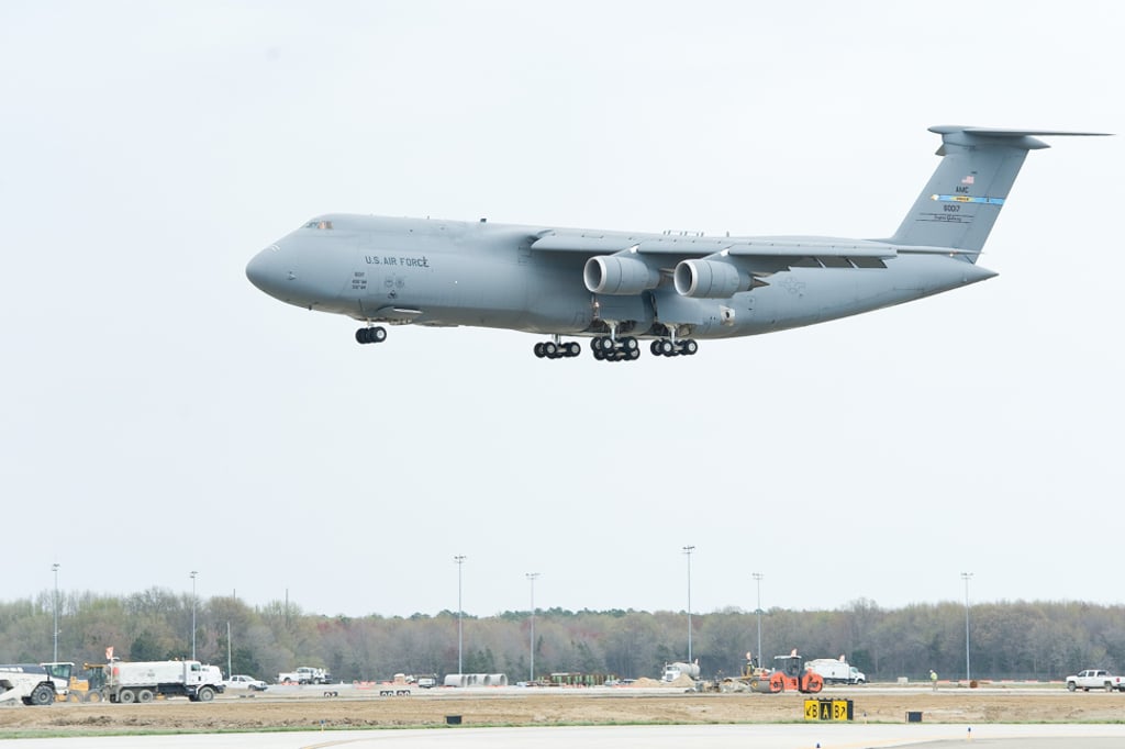 A C-5M Super Galaxy lands at Dover Air Force Base, Delaware, April 4, 2016. Photo: US Air Force/Roland Balik