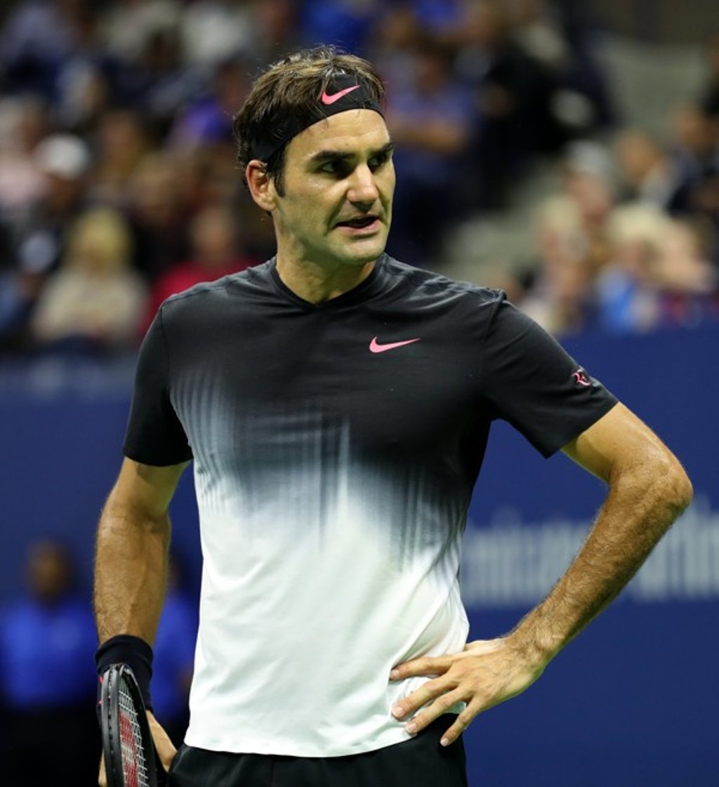 Federer reacts towards his team box after losing a point against Del Potro. Photo: EPA