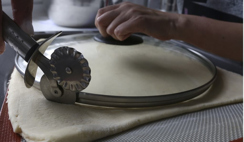 Use a large bowl or the lid of a pot as your guide when cutting the pastry.