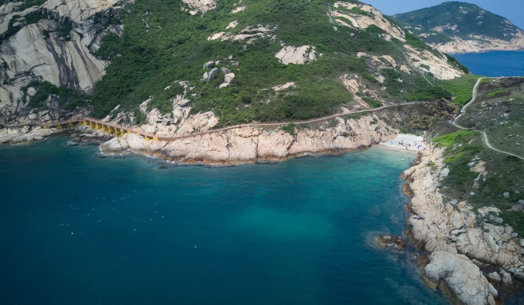 A footbridge spans exposed rocks on the path back to Tai Wan. Photo: Martin Williams