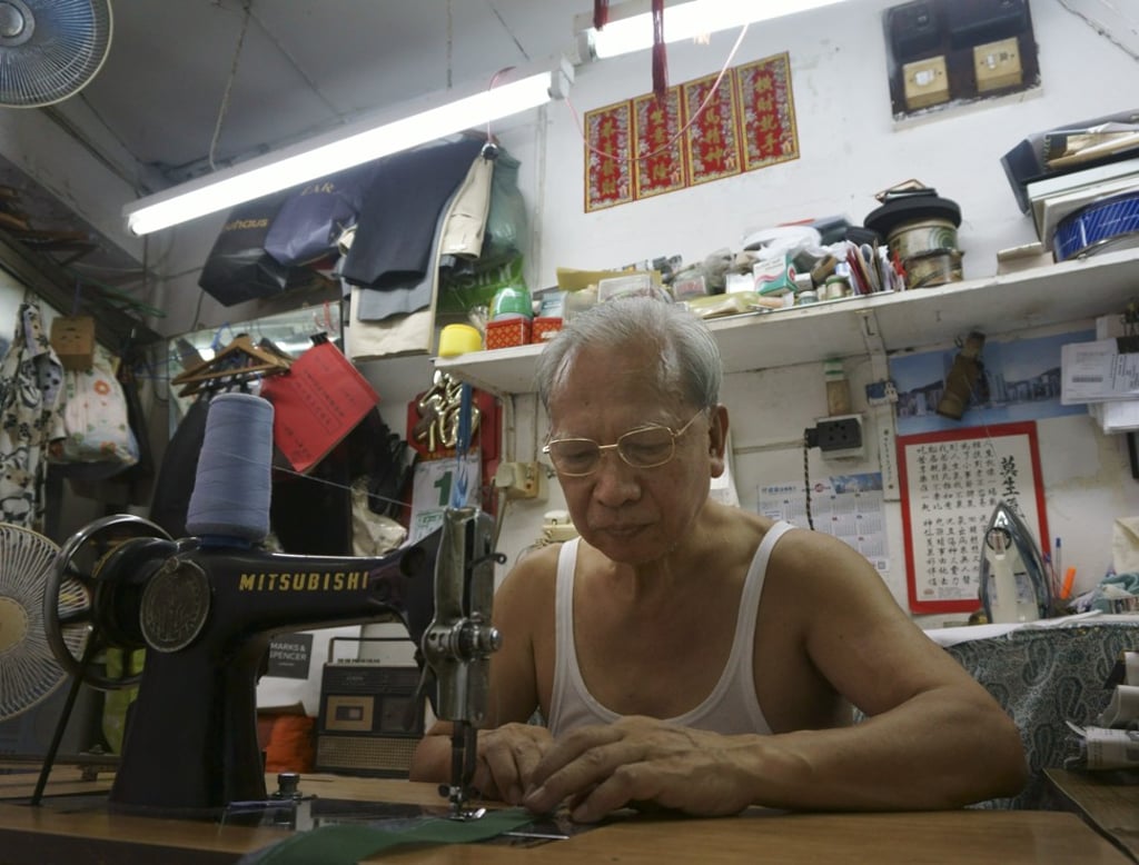 Yeung uses an old sewing machine to make a cheongsam. Photo: Olivia Chan