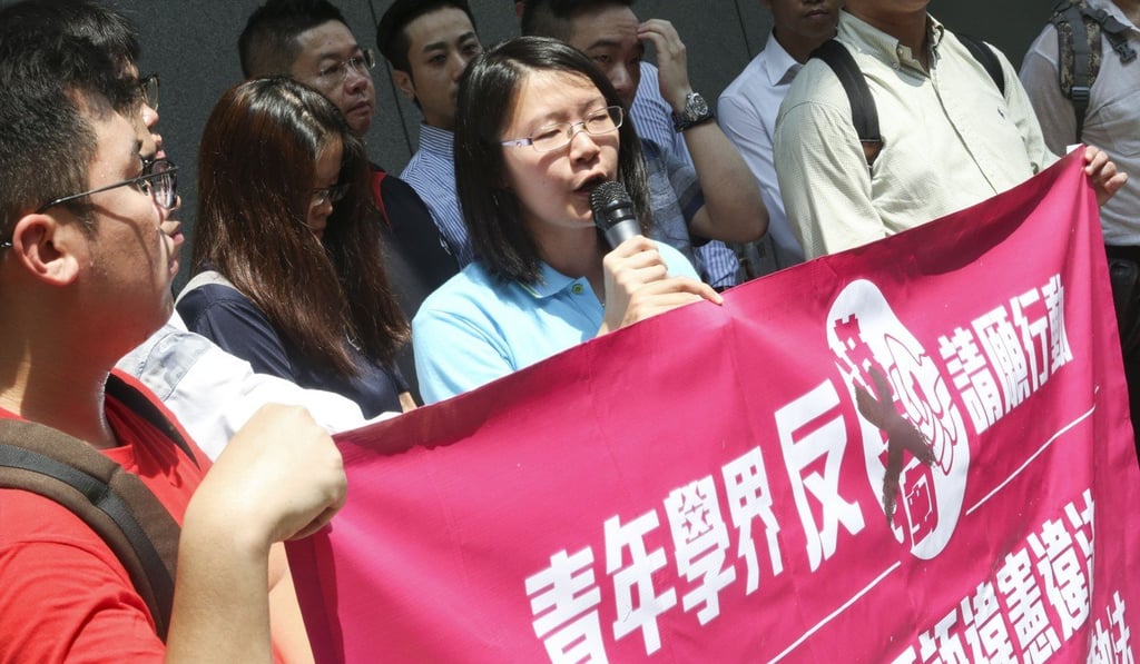 A pro-government youth group urges the police and Justice Department to curb pro-independence activism, at a demonstration outside police headquarters in Wan Chai, Hong Kong, on September 12. Photo: David Wong