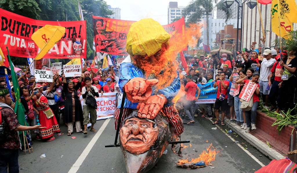Protesters burn effigies of US President Donald Trump and Philippine President Rodrigo Duterte to express their outrage over what they say is the increasing intervention of the United States in the ongoing war in Marawi city. Photo: Reuters
