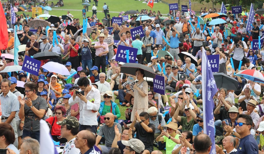 Protesters at Tamar Park called for Benny Tai to be sacked. Photo: Felix Wong