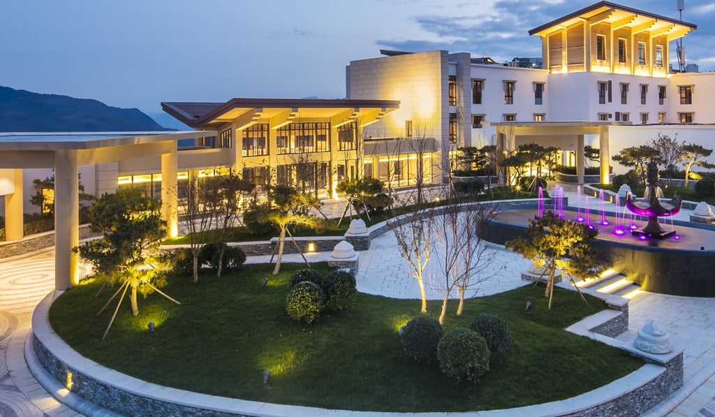 The Banyan Tree Jiuzhaigou provides awe-inspiring, panoramic 360 degree views of mountains and valleys.