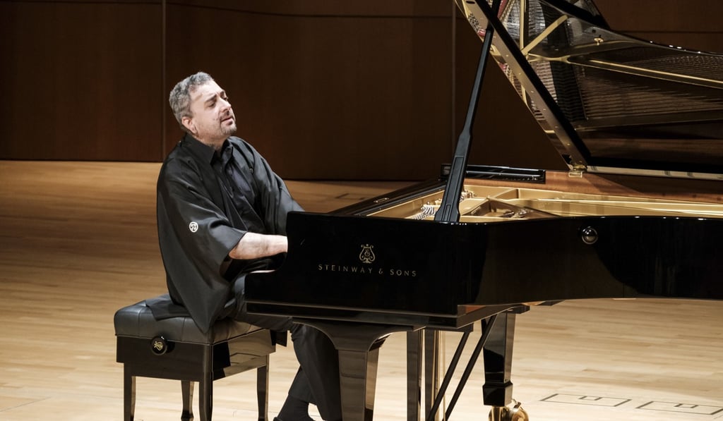 Lifschitz showed technical proficiency, delicacy of touch and an occasional harshness in his performance of Beethoven’s early piano sonatas.