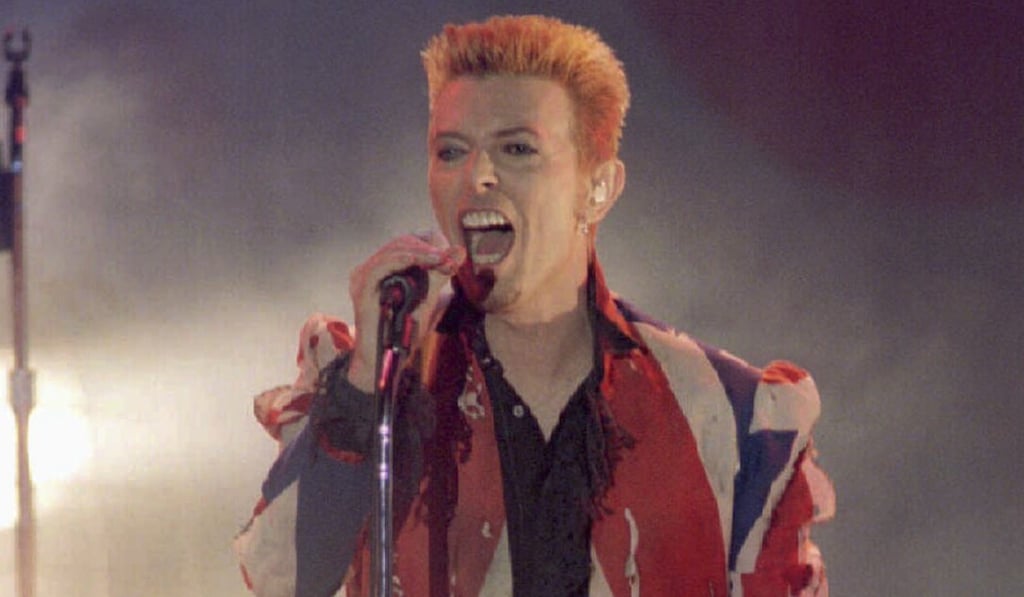 David Bowie performs the song “Fashion” during the 1996 VH-1 fashion awards in New York. Picture: Reuters