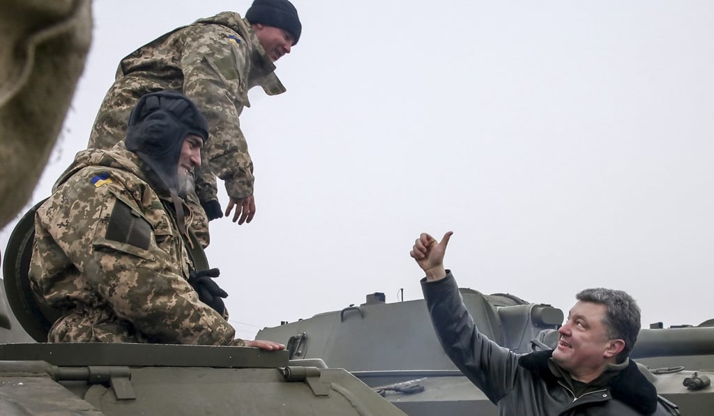 Ukrainian President Petro Poroshenko with soldiers at a military base in the eastern Ukrainian town of Chuguyev, Kharkiv region. Photo: EPA