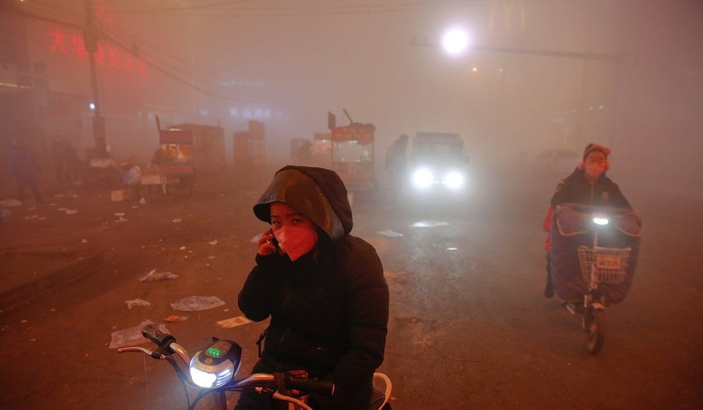 Heavy smog in Shengfang in Hebei province last December. Photo: Reuters