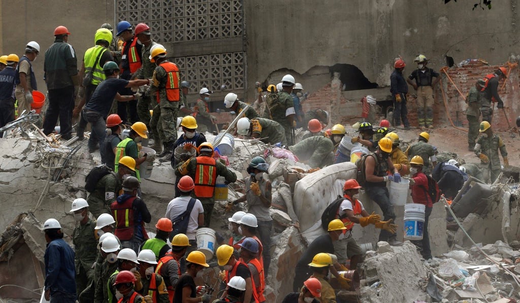 Members of Israeli and Mexican rescue teams and volunteers search for survivors in the rubble of a collapsed building in Mexico City on Thursday. Photo: Reuters