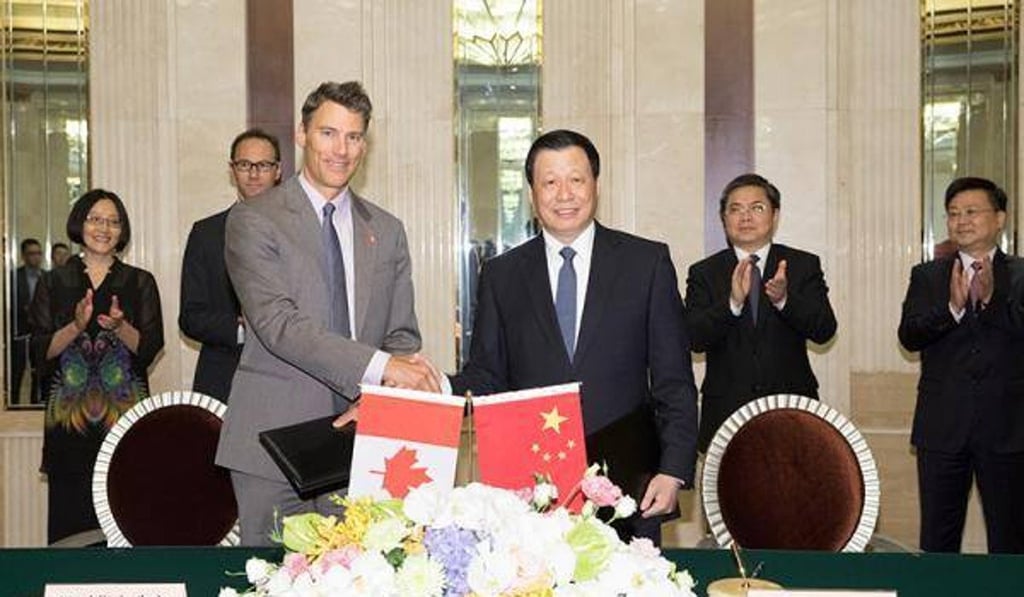 Vancouver Mayor Gregor Robertson and Shanghai Mayor Ying Yong at the September 8 signing of a Letter of Intent regarding economic and other cooperation between the two cities. Photo: Office of the Mayor of Shanghai