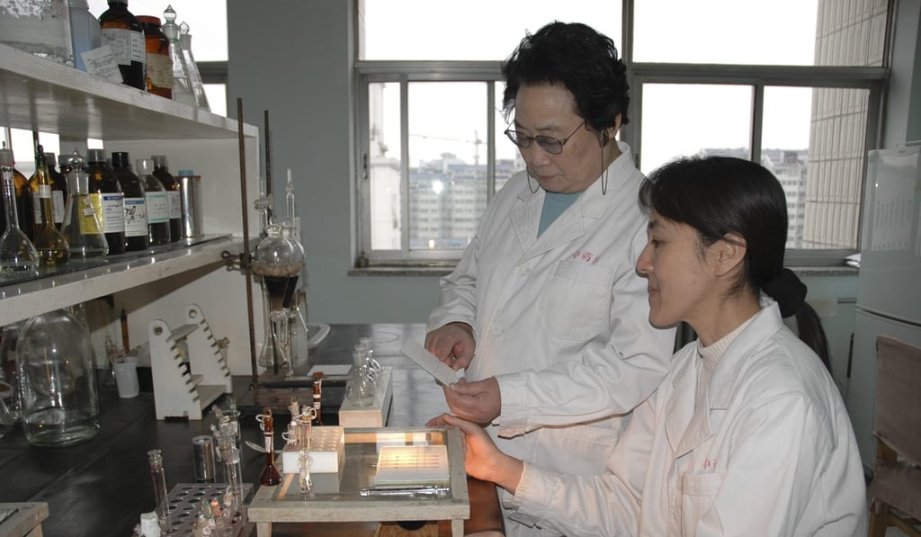 Chinese professor Tu Youyou (left), one of the winners of the 2015 Nobel Prize in medicine or physiology. Tu discovered Artemisinin, a drug that has significantly reduced the mortality rates for those suffering from malaria. Photo: EPA