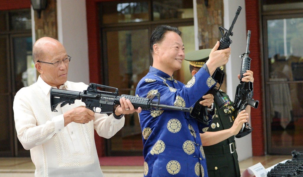 Philippine Defence Secretary Delfin Lorenzana (left) and China’s ambassador to the Philippines Zhao Jinghua (centre) inspect weapons donated by the Chinese government on Thursday. Photo: AFP Philippine Defence Secretary Delfin Lorenzana (left) and China’s ambassador to the Philippines Zhao Jinghua (centre) inspect weapons donated by the Chinese government on Thursday. Photo: AFP